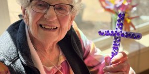 The Oak Lane Craft Club Creates Beautiful Easter Crosses